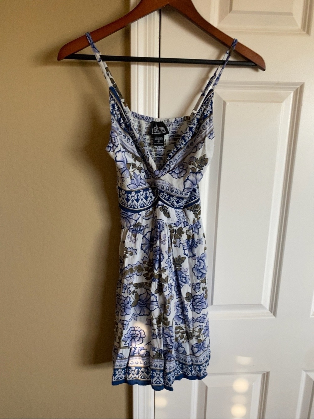 Angie Blue Floral Boho Twist Front Cutout Mini Dress Size M - Picture 2 of 9